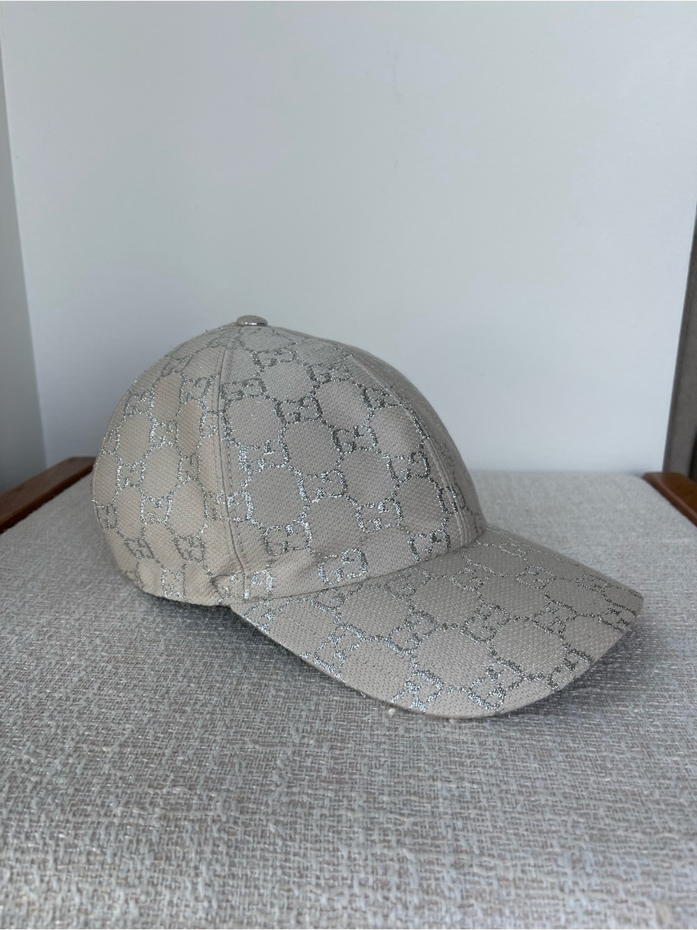 Stunning Gucci Beige Monogram Baseball Cap - Picture 2 of 11